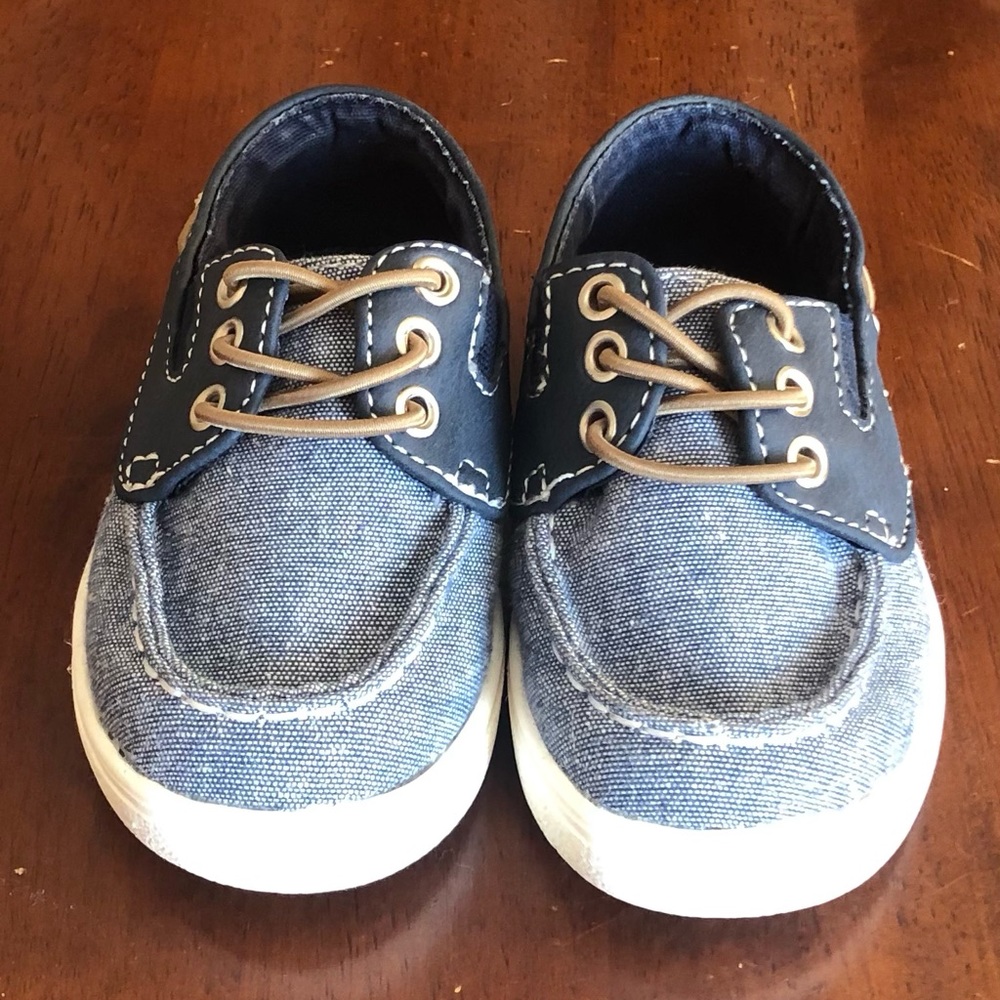 Kids (boys) children place shoes